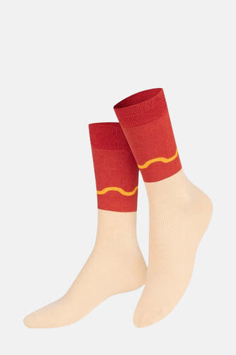 Multikleurige sokken van EAT MY SOCKS met een rood en gele design.
