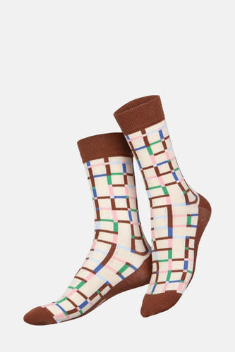 Chaussettes multicolores d'EAT MY SOCKS, avec des accents marrons et un motif géométrique en losange.