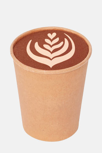 Verre de café en carton avec un design latte art, de EAT MY SOCKS, avec un motif en forme de cœur.