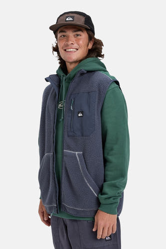 Gilet bodywarmer bleu de Quiksilver, avec texture en polaire et un hoodie et une pantalon bleu marine.