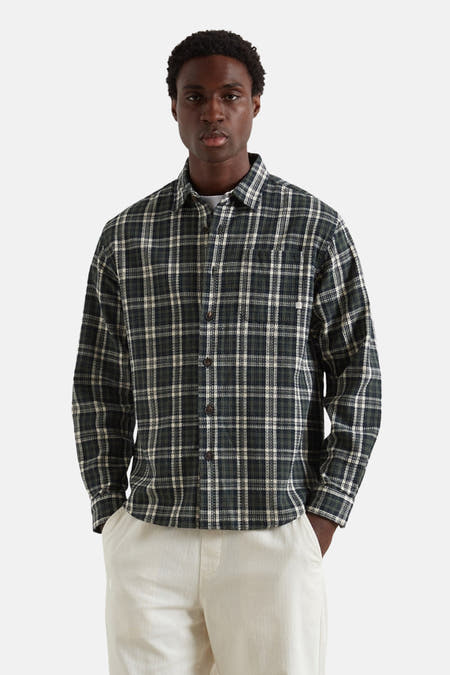 Chemise multicolore à manches longues de FARAH, avec un motif à carreaux et une fermeture à boutons visible.