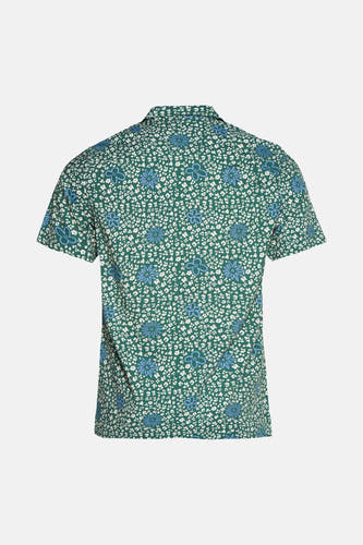 Groen hemd met korte mouwen van FARAH, met een patroon van kleine witte en blauwe bloemen.
