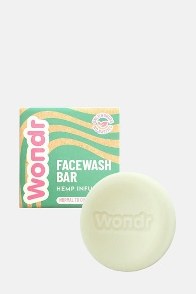 Groene gezichtsreinigingsbar van Wondr Care met verpakking met groene en beige golvende lijnen.
