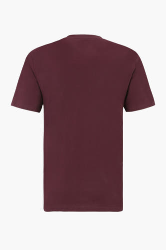 Rood T-shirt met korte mouwen van FILA, effen kleur en klassieke pasvorm.