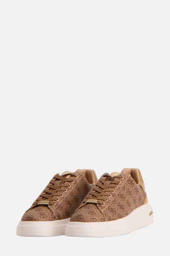 Bruine sneakers van Guess met een all-over logoprint en bruine veters.
