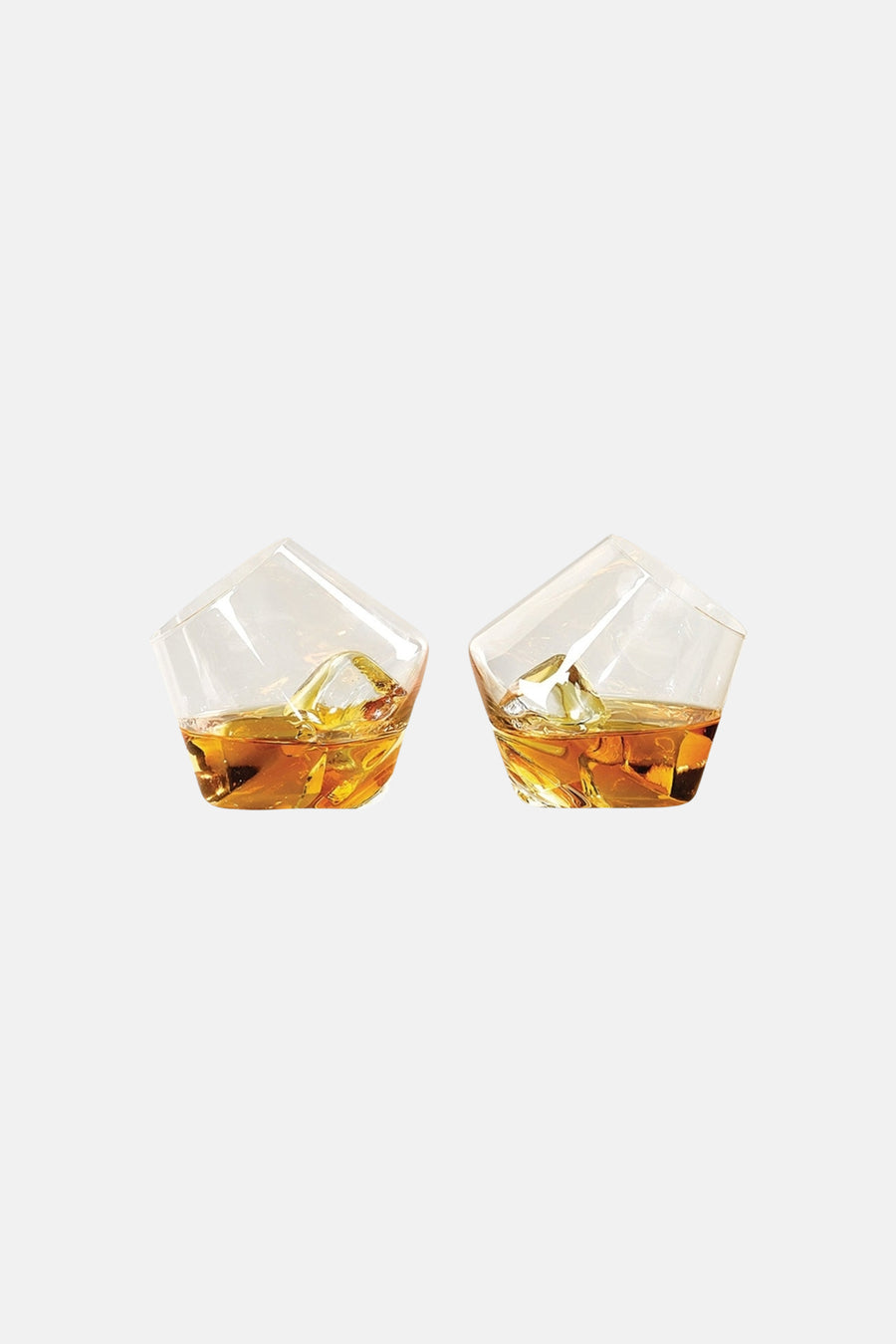 Bruine heren accessoire lifestyle home deco glazen met amber drank en ijs, van Gentlemen's Hardware, geometrisch ontwerp, front view