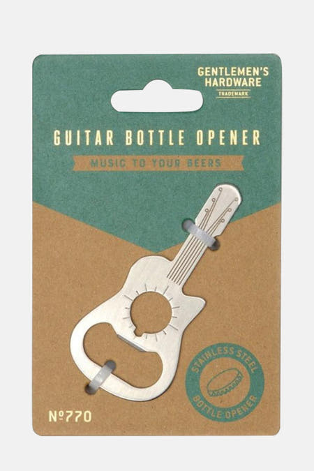 Multicolor gitaar flesopener van Gentlemen's Hardware, verpakt in een kartonnen display met merklogo.

