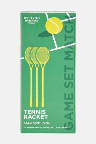 Groene tennisracket balpen set van Gentlemen's Hardware, met geel racket- en balontwerp en "Game Set Match" tekst op verpakking