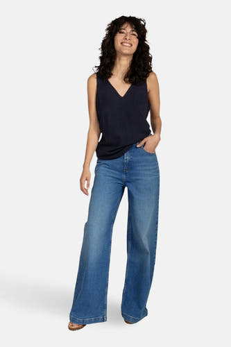 Middenblauwe denim jeans wide van Lee Cooper, met wijde pijpen en een relaxte pasvorm.
