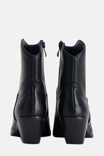 Bottes noires de GOLD AND GOLD, vues de derrière avec une fermeture éclair.