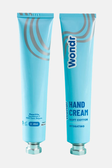Gelée pour les mains bleue de Wondr Care avec des détails argentés et des informations sur le produit.