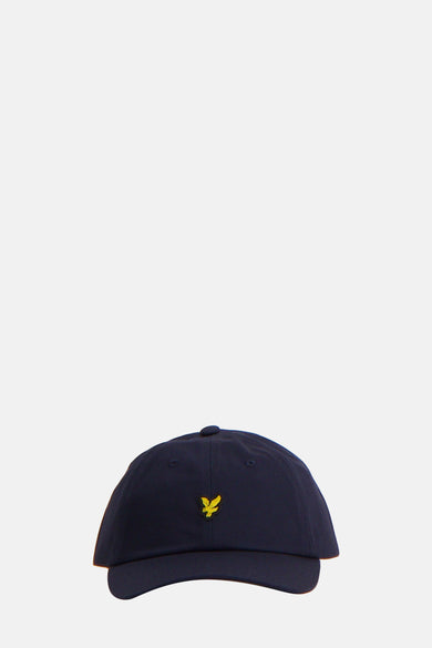 Blauwe pet van Lyle & Scott, met een klein geel logo op de voorkant.
