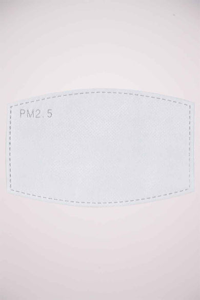 Witte PM2.5 filter voor mondmasker van HAILYS, met gestippelde rand en textuur, plat op witte achtergrond