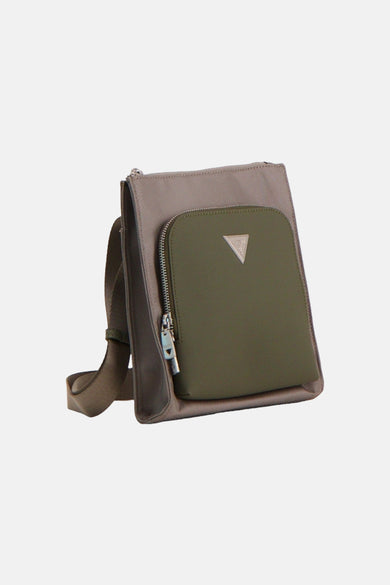 Sac à bandoulière vert Guess, avec une poche avant zippée argentée et une bandoulière réglable.