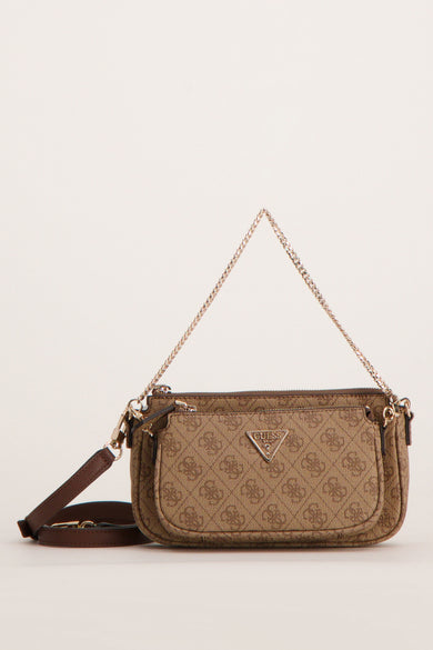 Bruine crossbody tas met latte logo print van Guess, goudkleurige ketting en bruin leerlint, front view