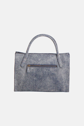 Blauwe handtas van Guess, met ritssluiting aan de achterkant en korte handvatten.