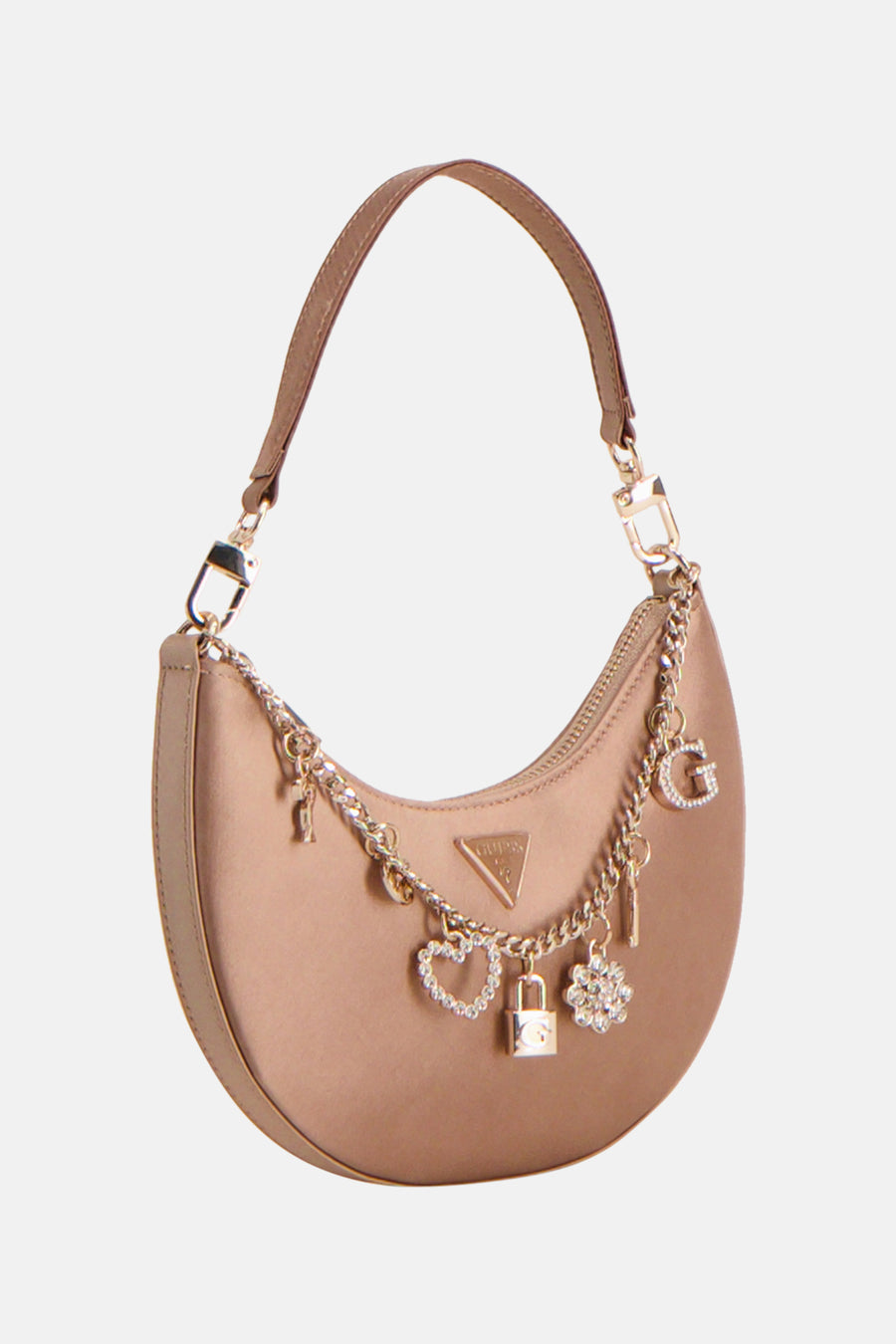 Beige schoudertas van Guess® met een goudkleurige ketting vol glinsterende bedels en een driehoekig logo.