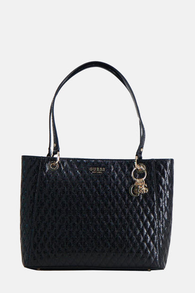 Zwarte schoudertas van Guess met een doorgestikt ruitpatroon en gouden details.
