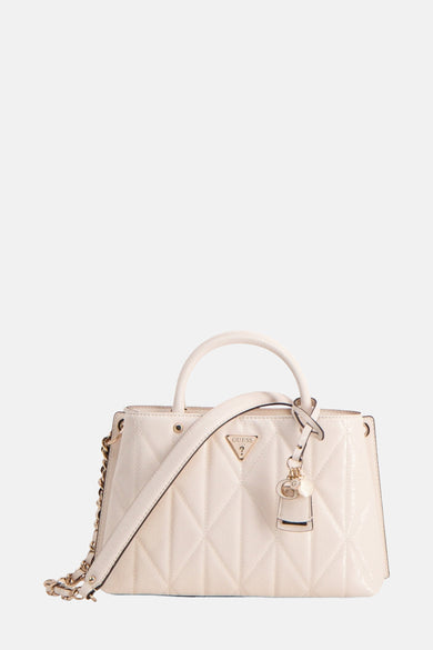 Witte handtas van Guess met diamantpatroon, een handvat en een goudkleurige schouderketting.