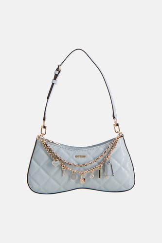 Blauwe schoudertas van Guess met gouden ketting en bedels.
