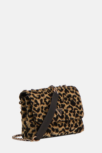 Bruine schoudertas van Guess met een luipaardprint en gouden kettingdetail.
