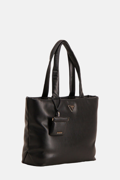 Sac à dos noir de Guess avec un petit étui sur la an et un logo emblématique.