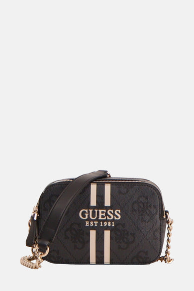 Zwarte schoudertas van Guess met logo en twee strepen, afgewerkt met een goudkleurige ketting.
