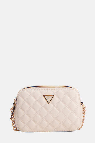 Witte schoudertas van Guess met ruitjespatroon en goudkleurige ketting als hengsel.
