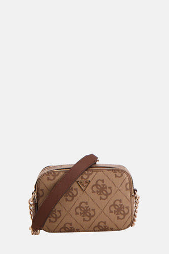Bruine schoudertas van Guess, met logoprint en een gouden ketting als detail.
