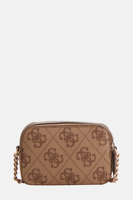 Bruine schoudertas van Guess, met een bruin monogrampatroon en gouden kettingriem.
