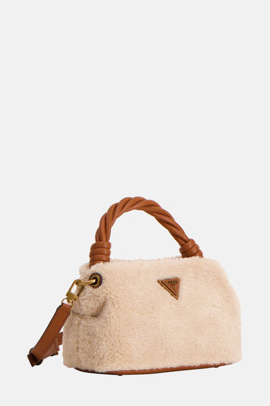Ecru handtas van Guess, met bruine gedraaide handgreep en goudkleurig logo.