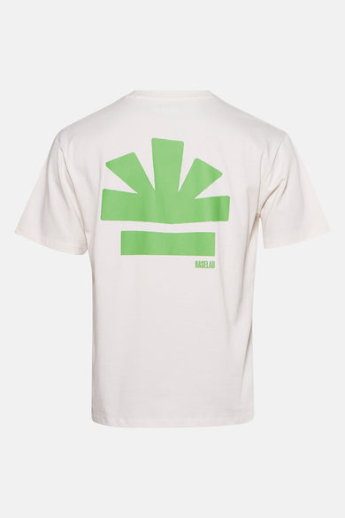 Wit T-shirt met korte mouwen van BASELAB, met een grafische print op de achterkant.
