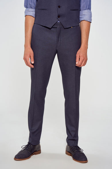 Donkerblauwe kostuumbroek van denim van Le Fabuleux Marcel de Bruxelles, met een klassieke pasvorm en bijpassende schoenen.
