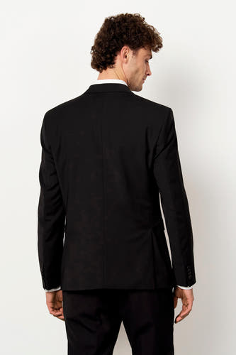 Blazer noir de Le Fabuleux Marcel de Bruxelles, avec des boutons bruns et un collier.