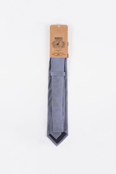 Daim bleu de Le Fabuleux Marcel de Bruxelles, avec un motif géométrique subtil sur un fond blanc.