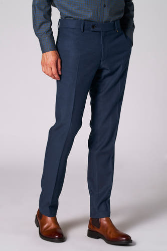 Blauwe kostuumbroek van Le Fabuleux Marcel de Bruxelles, met een effen design en bruine leren schoenen.

