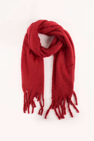 Écharpe d'hiver rouge d'Access, avec franges aux extrémités.