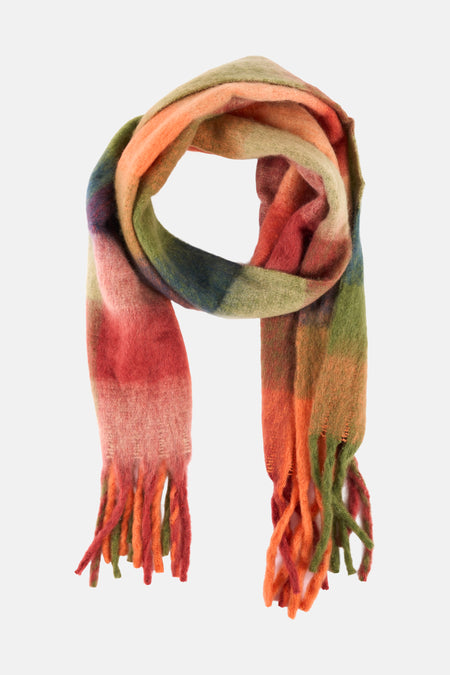 Multicolour wintersjaal van Access® met franjes in een warm, gestreept patroon.
