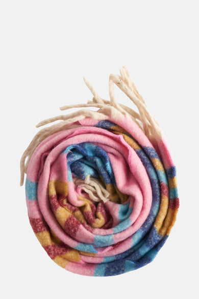Chapeau d'hiver rose Access® avec une présentée en et et et franges beige.