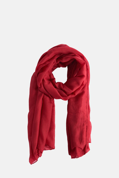 Manteau d'été rouge Access® avec une texture tissée lâche et des bords froncés.