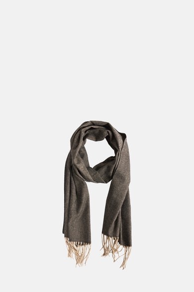 Écharpe d'hiver multicolore de Access®, avec un motif en losange et des franges.