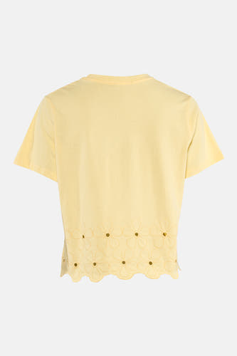 T-shirt à manches courtes jaune de HAILYS, avec un motif floral sur le bas.