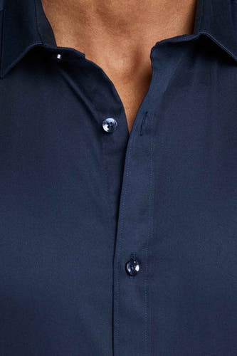 Blauw overhemd met lange mouwen van PREMIUM by JACK & JONES, met knoopsluiting, zichtbaar gedeelte van de hals.