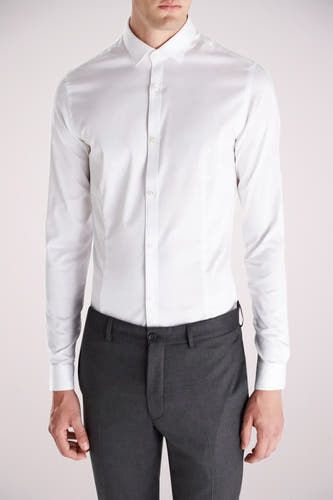 Wit overhemd met lange mouwen van PREMIUM by JACK & JONES, gecombineerd met een grijze pantalon.