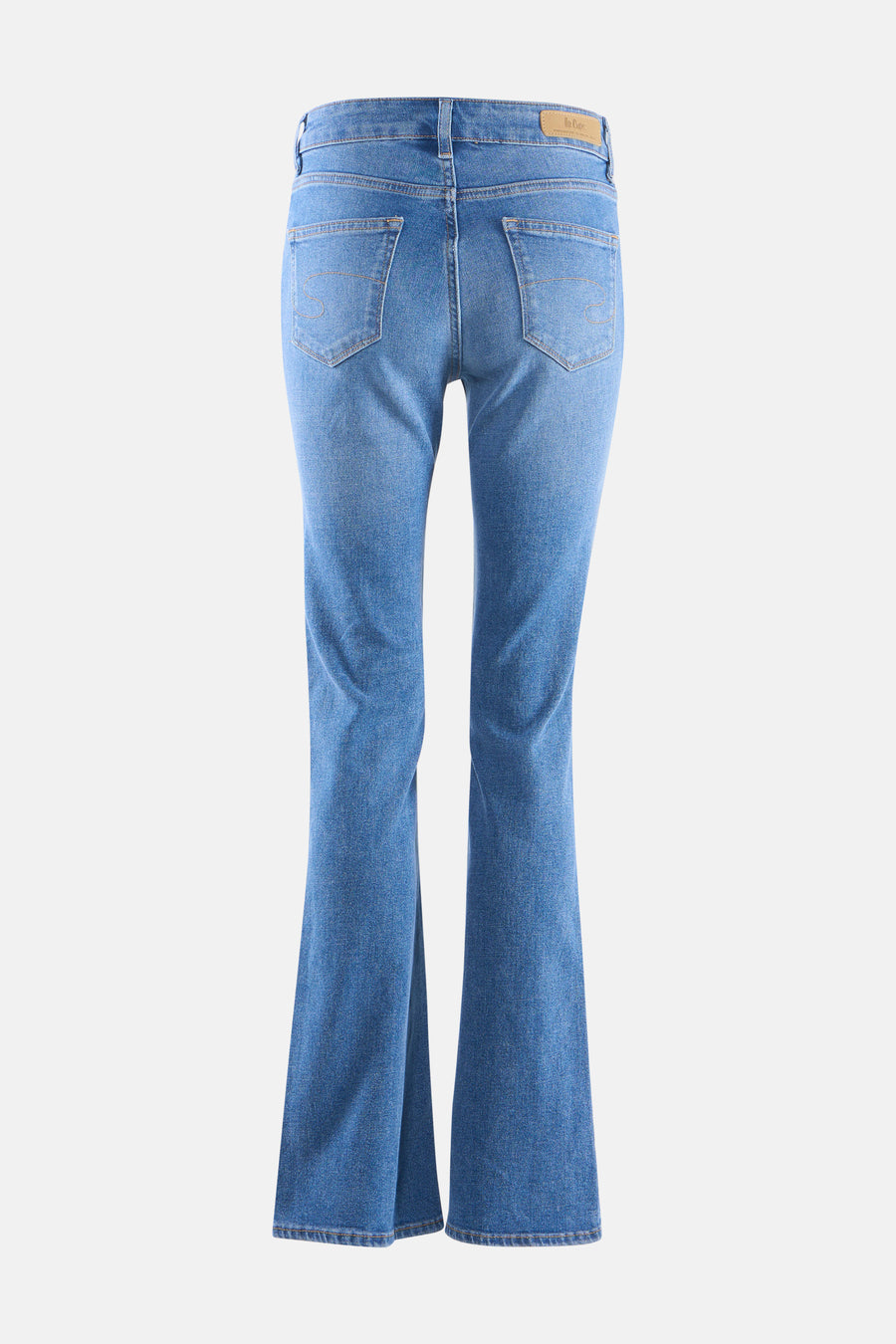 Jean évasé bleu clair de Lee Cooper, avec texture denim classique et poches arrière.