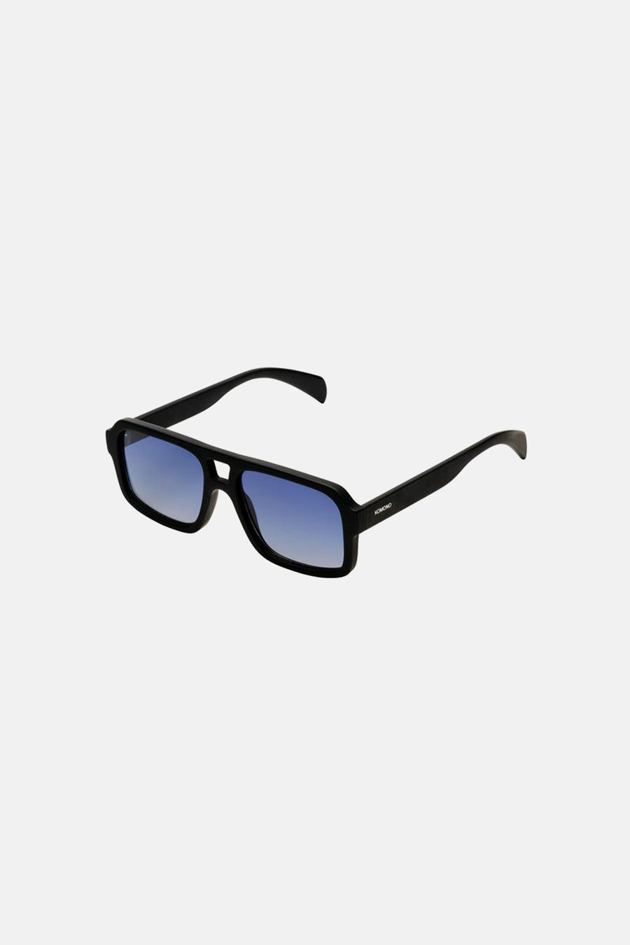 Lunettes de soleil noires Komono avec verres teintés bleus et monture rectangulaire.