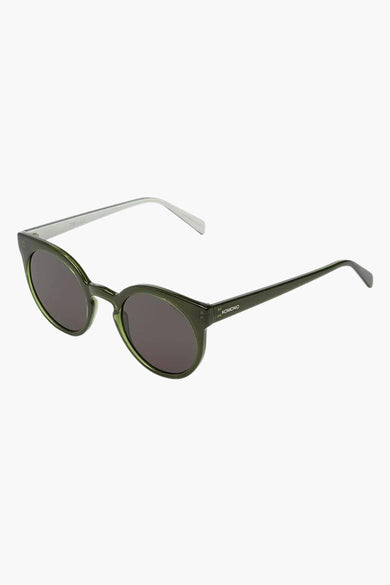 Lunettes de soleil vertes de KOMONO, avec des verres ronds et un cadre subtil.