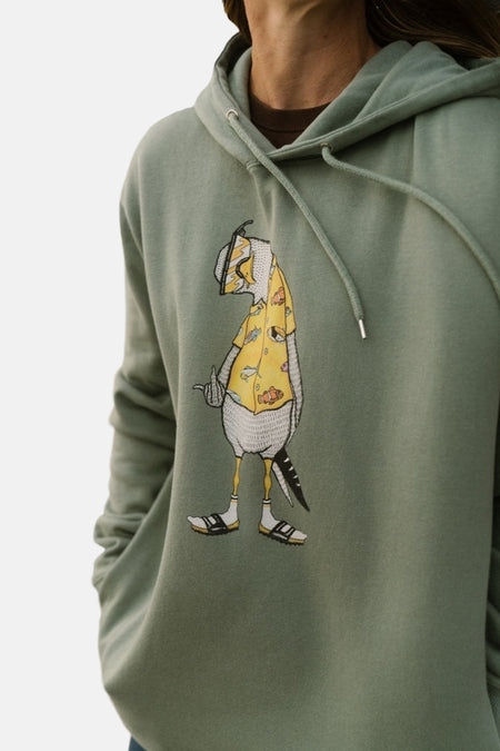 Sweat à capuche vert de LAKOR, avec un imprimé d'un oiseau portant une chemise et des sandales.