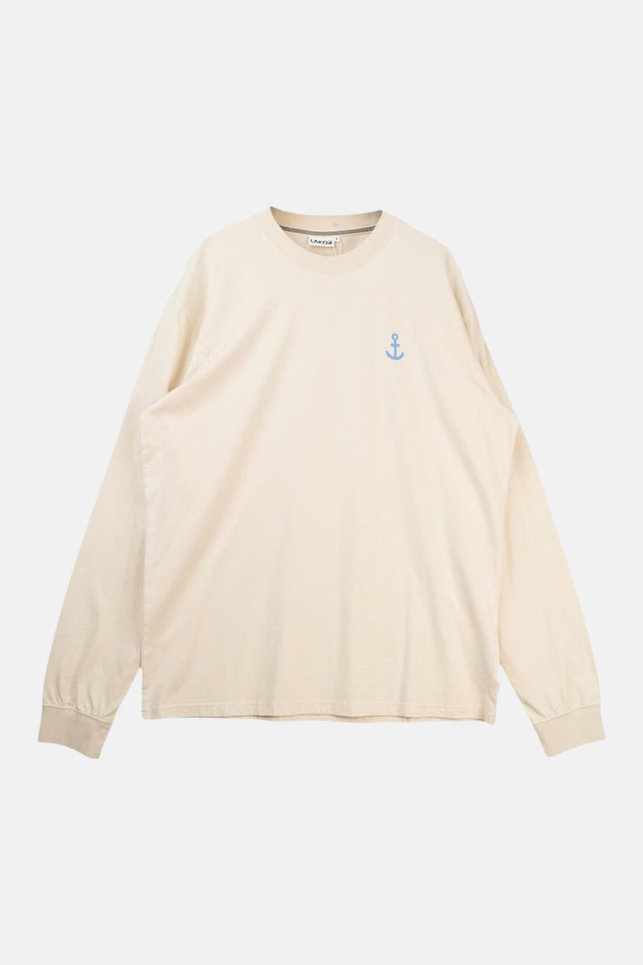 Ecru T-shirt met lange mouwen van LAKOR, met een kleine blauwe ankerprint op de borst.
