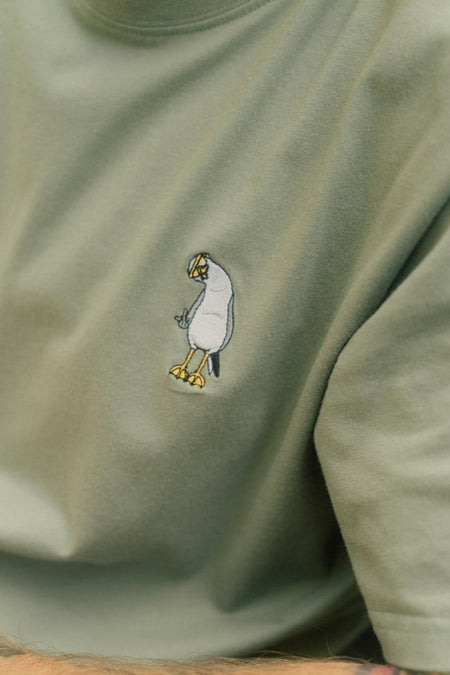 Groen T-shirt met korte mouwen van LAKOR, met geborduurd vogelmotief op de borst.
